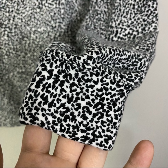 Athleta Balance Pullover Lightweight Sweatshirt in Black Micro Cheetah Print S - Picture 5 of 8